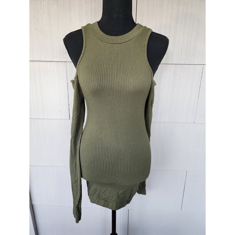 Nophat Medium/Large Stretchy Longsleeve Green Top Cold Shoulder